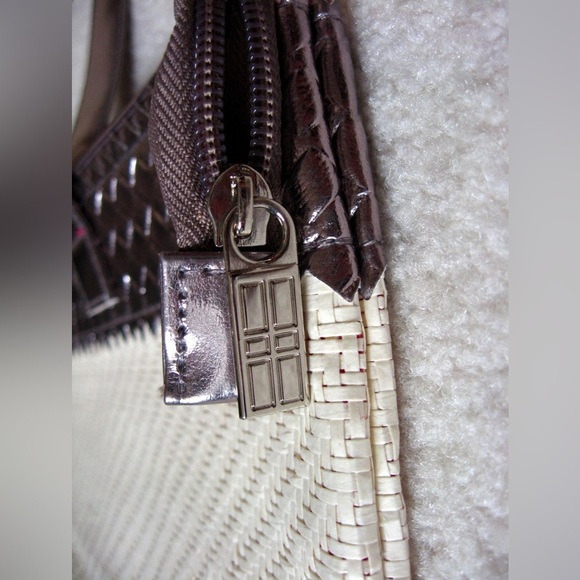 Elizabeth Arden Off White Straw Tote Bag With Metal Tone Detail (Bag Only) New - Picture 4 of 5